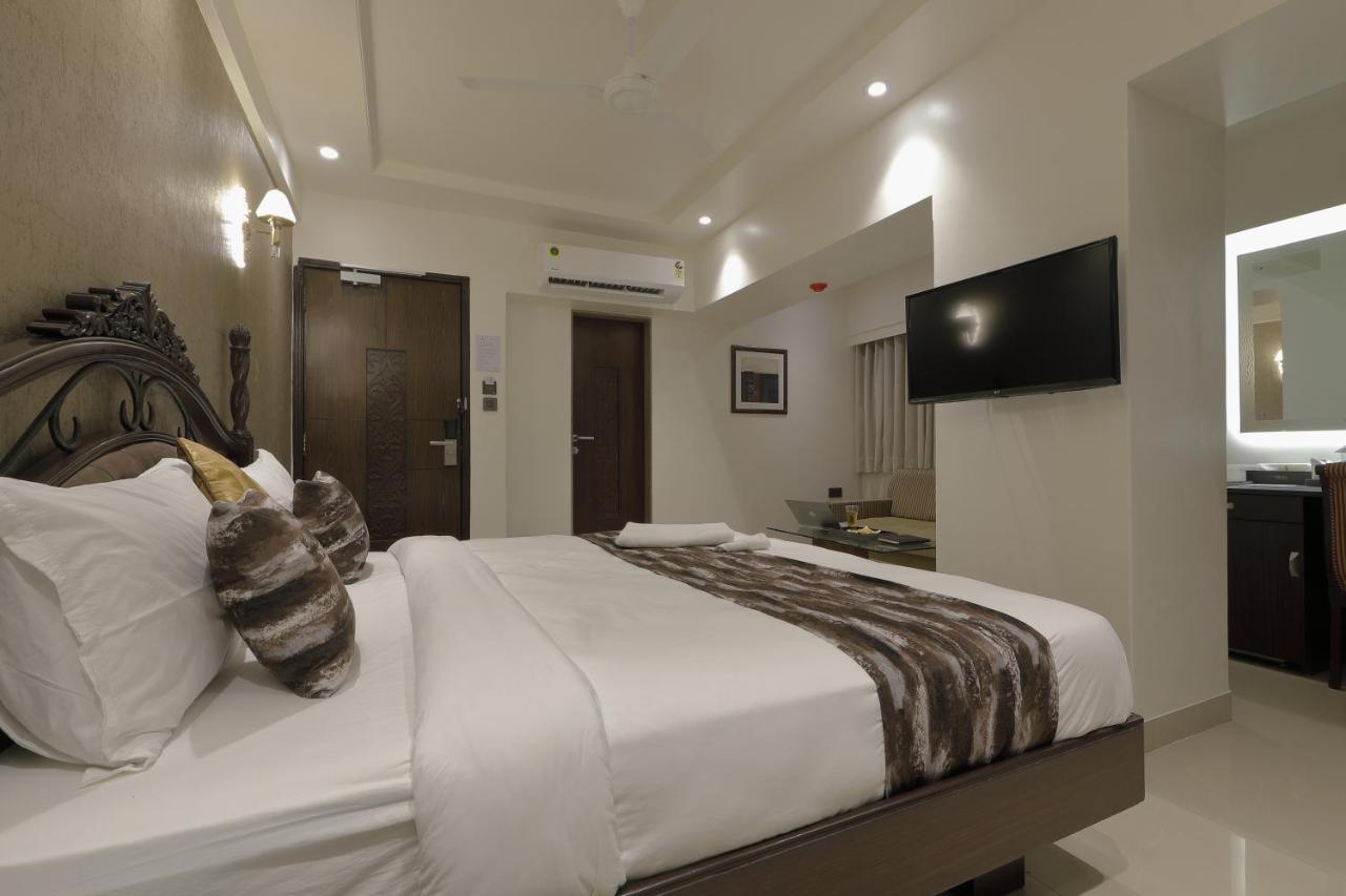 Hotel Ariana Residency มุมไบ ภายนอก รูปภาพ